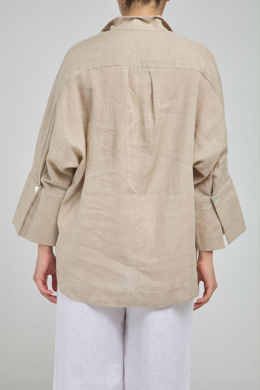 BLUSA LINO PERILLA INTERRUMPIDA  CORTE ATRAS CURVA R