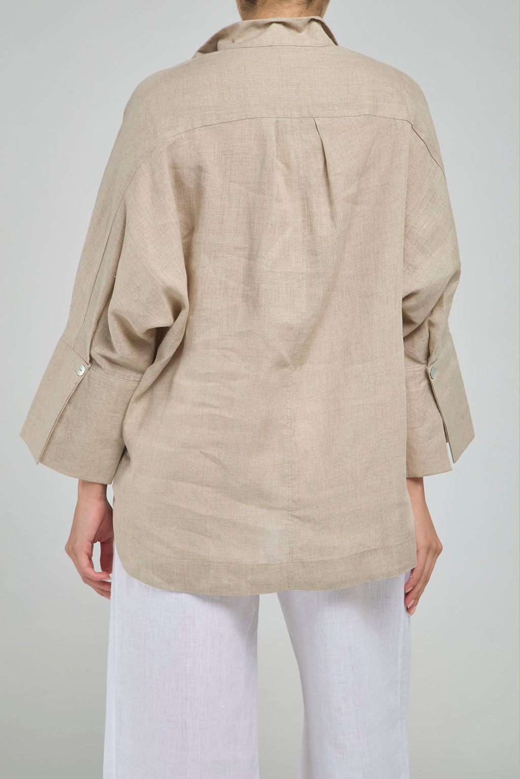 BLUSA LINO PERILLA INTERRUMPIDA  CORTE ATRAS CURVA R