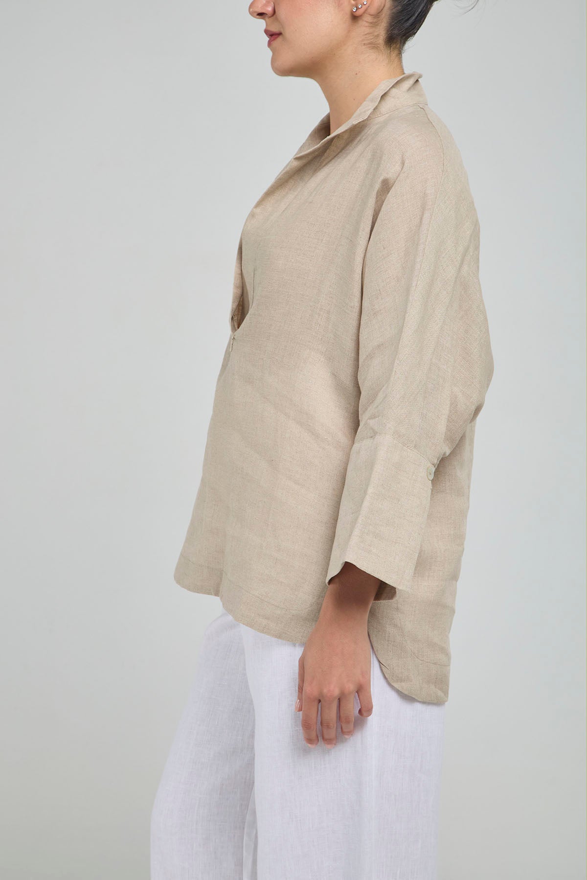 BLUSA LINO PERILLA INTERRUMPIDA  CORTE ATRAS CURVA R