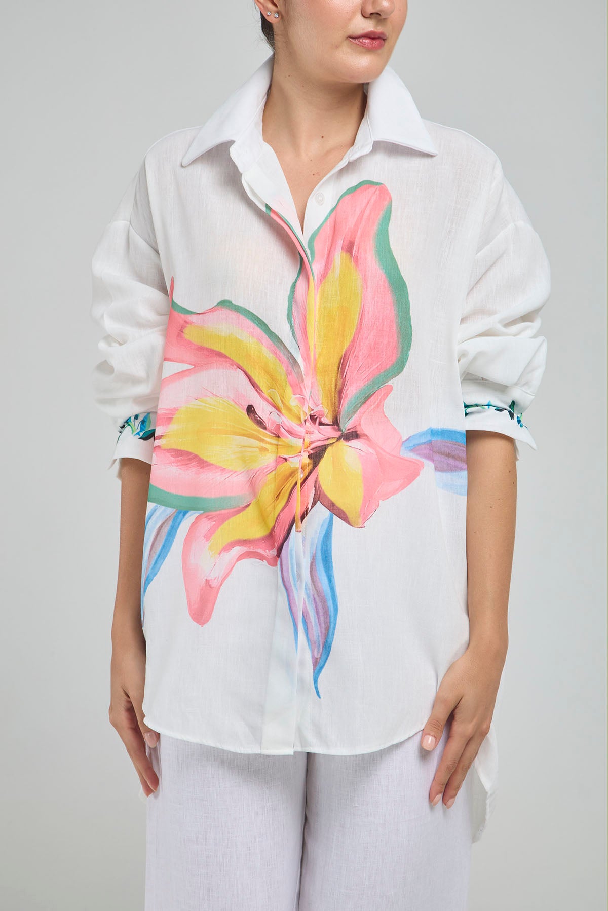 BLUSON LINO COLA FLOR ESTAMPADA COLA CUELLO CAMISERO  MANGA LARGA