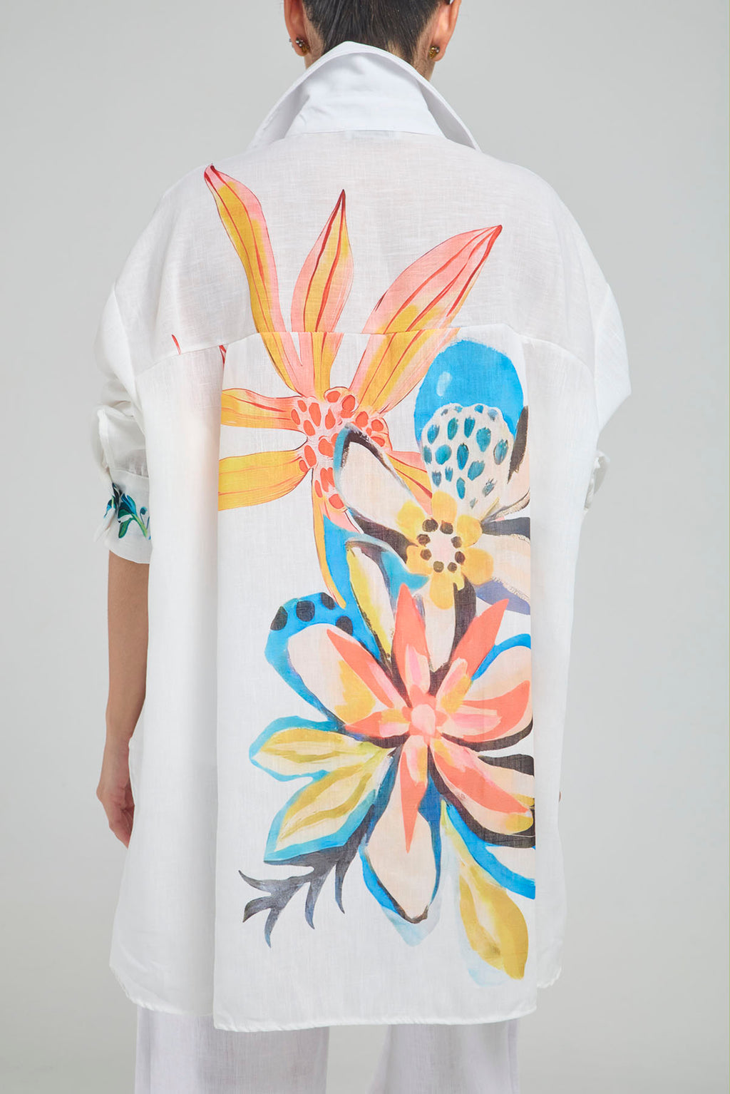 BLUSON LINO COLA FLOR ESTAMPADA COLA CUELLO CAMISERO  MANGA LARGA