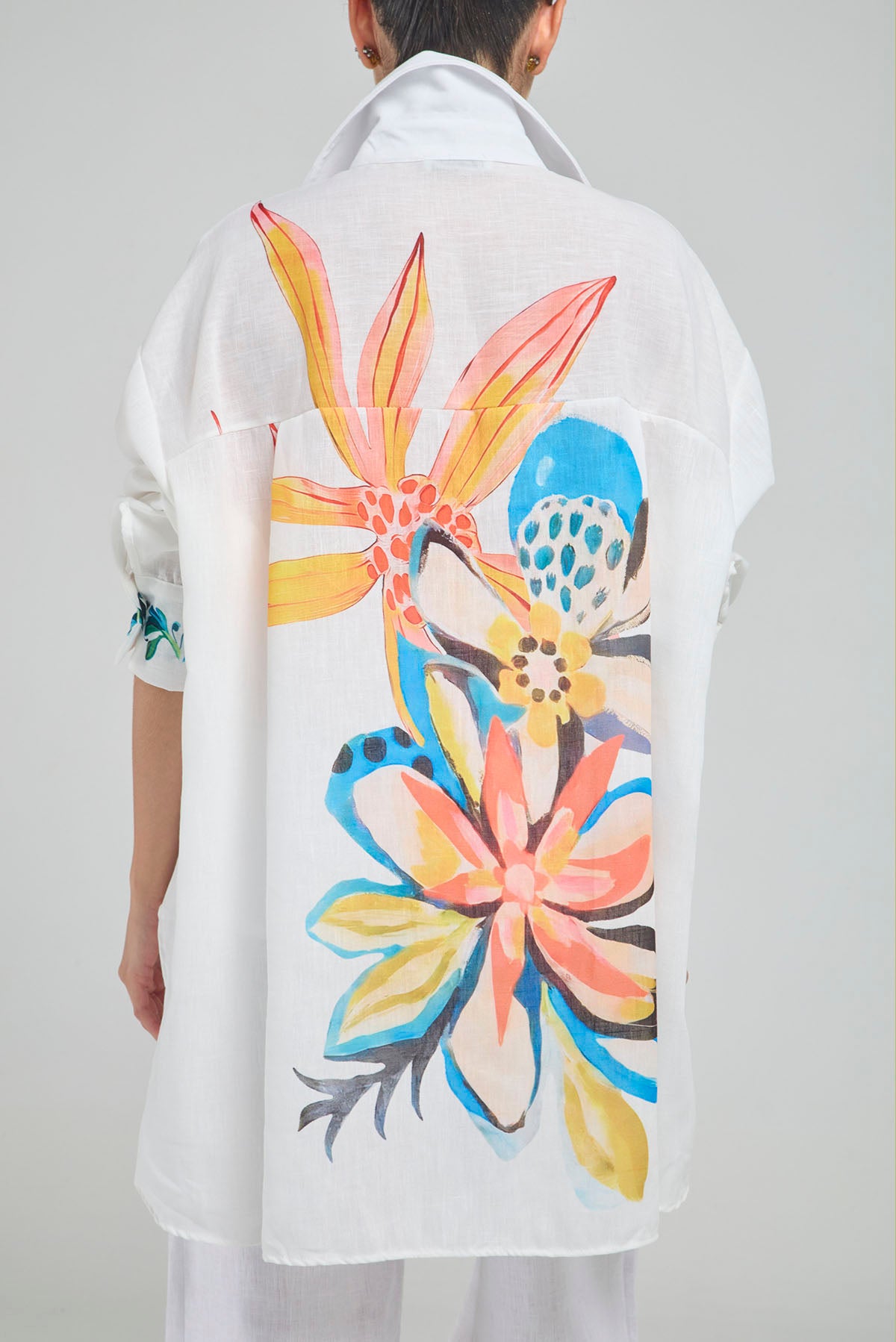 BLUSON LINO COLA FLOR ESTAMPADA COLA CUELLO CAMISERO  MANGA LARGA