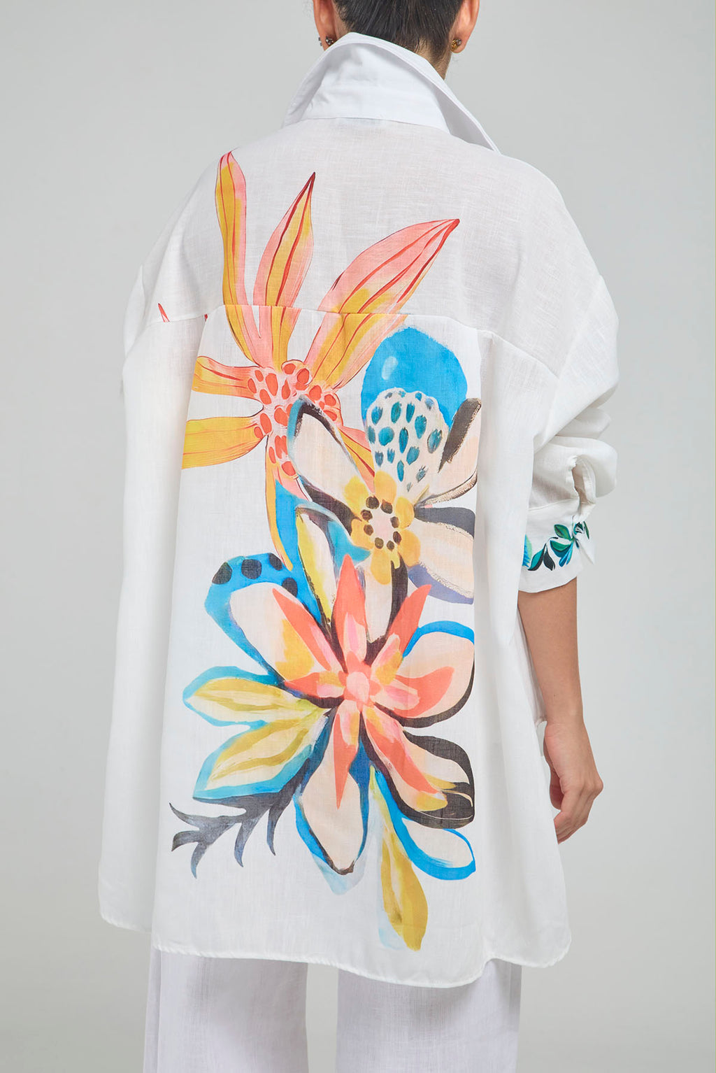 BLUSON LINO COLA FLOR ESTAMPADA COLA CUELLO CAMISERO  MANGA LARGA