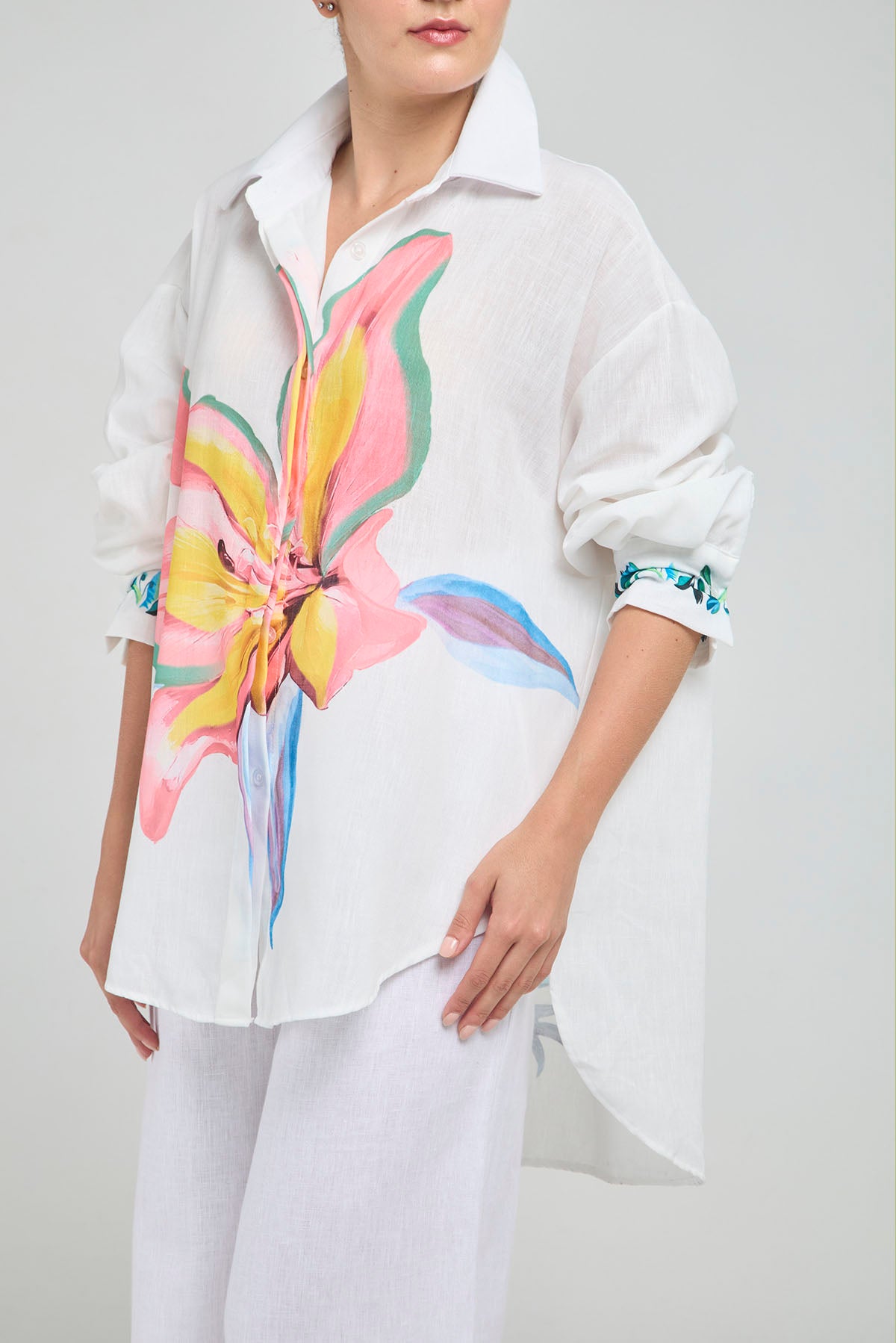 BLUSON LINO COLA FLOR ESTAMPADA COLA CUELLO CAMISERO  MANGA LARGA