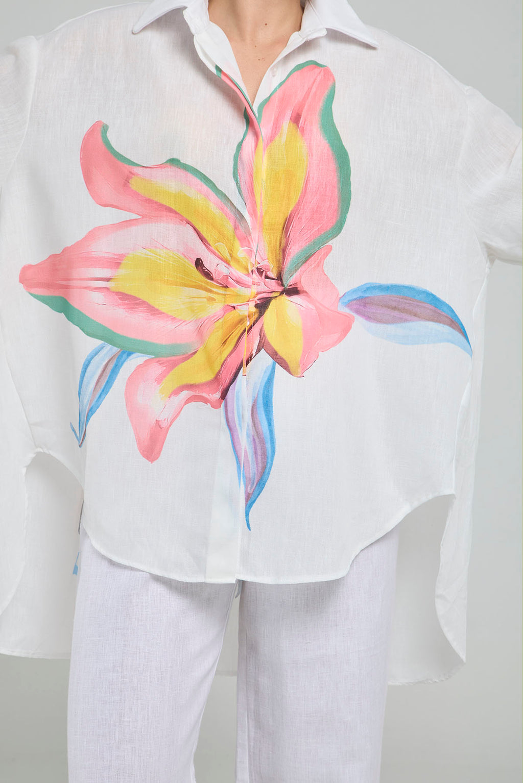 BLUSON LINO COLA FLOR ESTAMPADA COLA CUELLO CAMISERO  MANGA LARGA