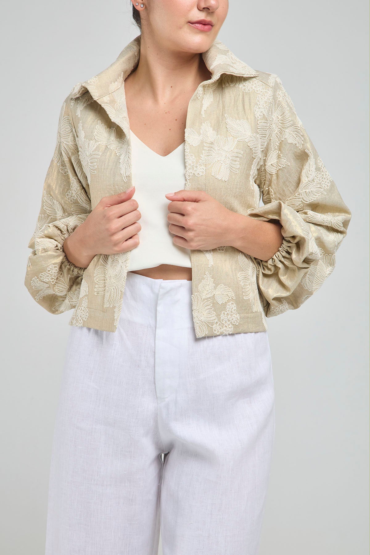 CHAQUETA EN LINO DORADO BORDADA