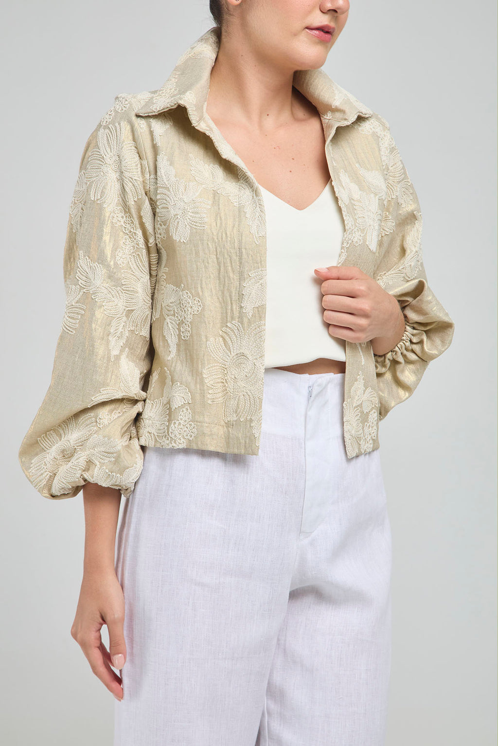 CHAQUETA EN LINO DORADO BORDADA
