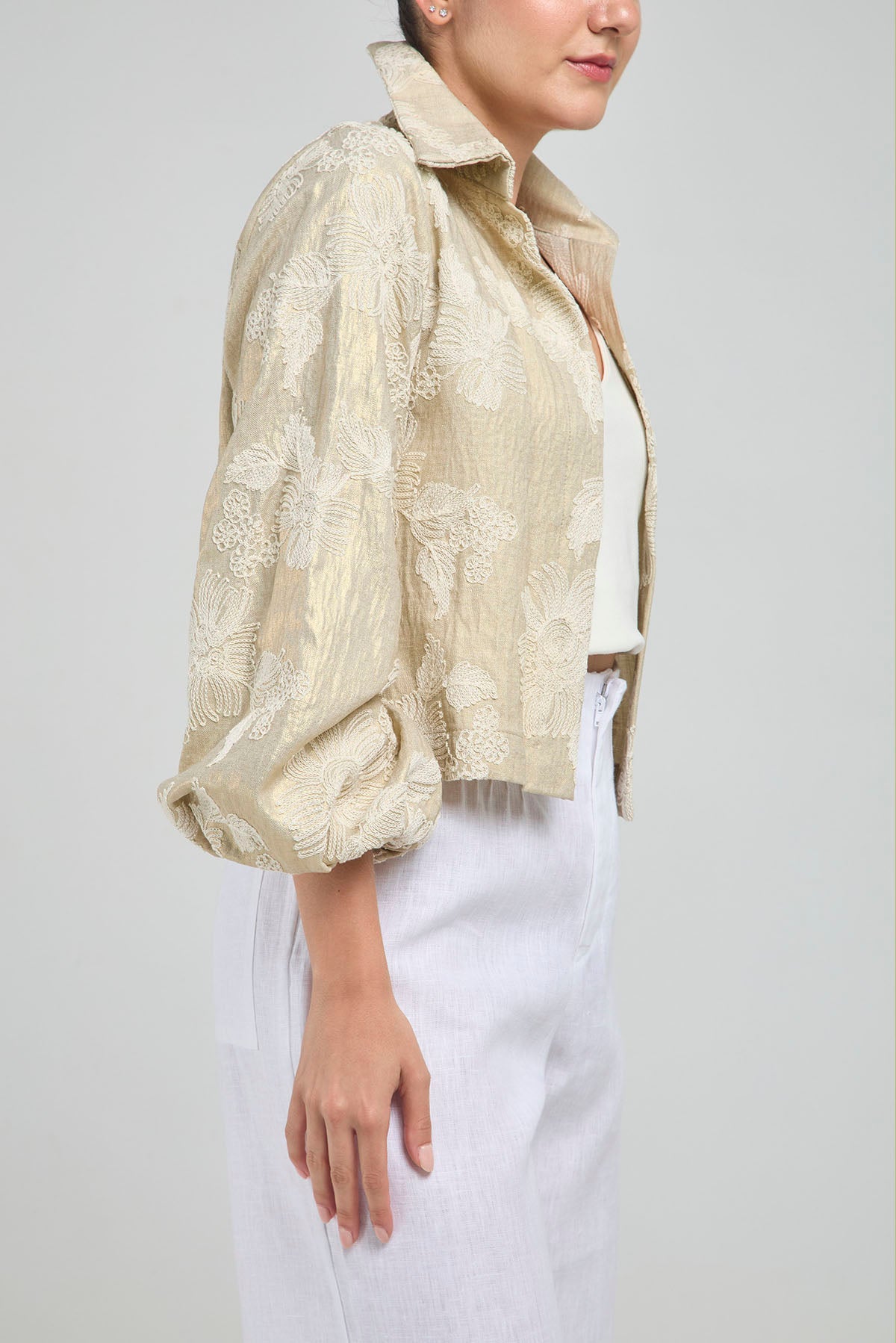 CHAQUETA EN LINO DORADO BORDADA