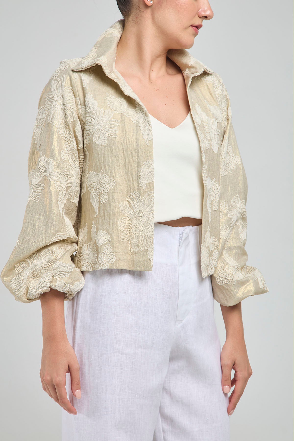 CHAQUETA EN LINO DORADO BORDADA