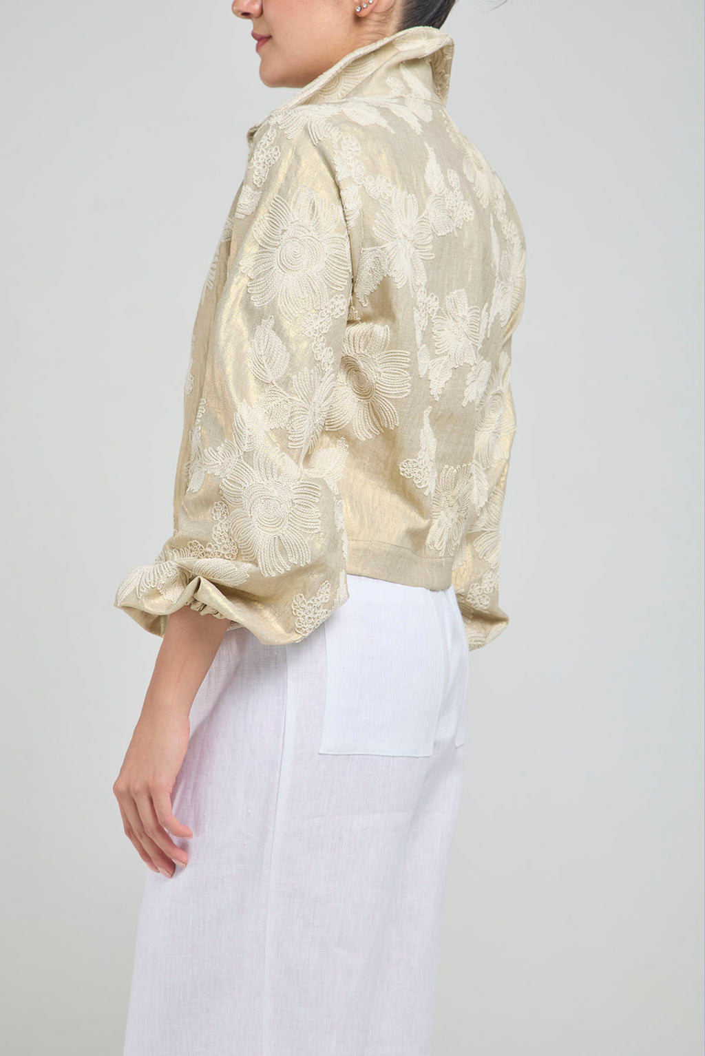 CHAQUETA EN LINO DORADO BORDADA