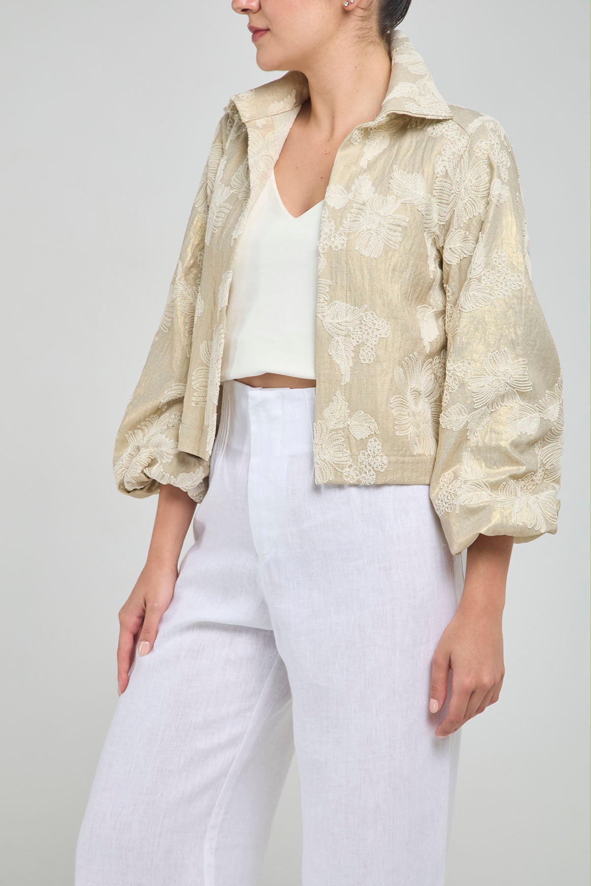 CHAQUETA EN LINO DORADO BORDADA