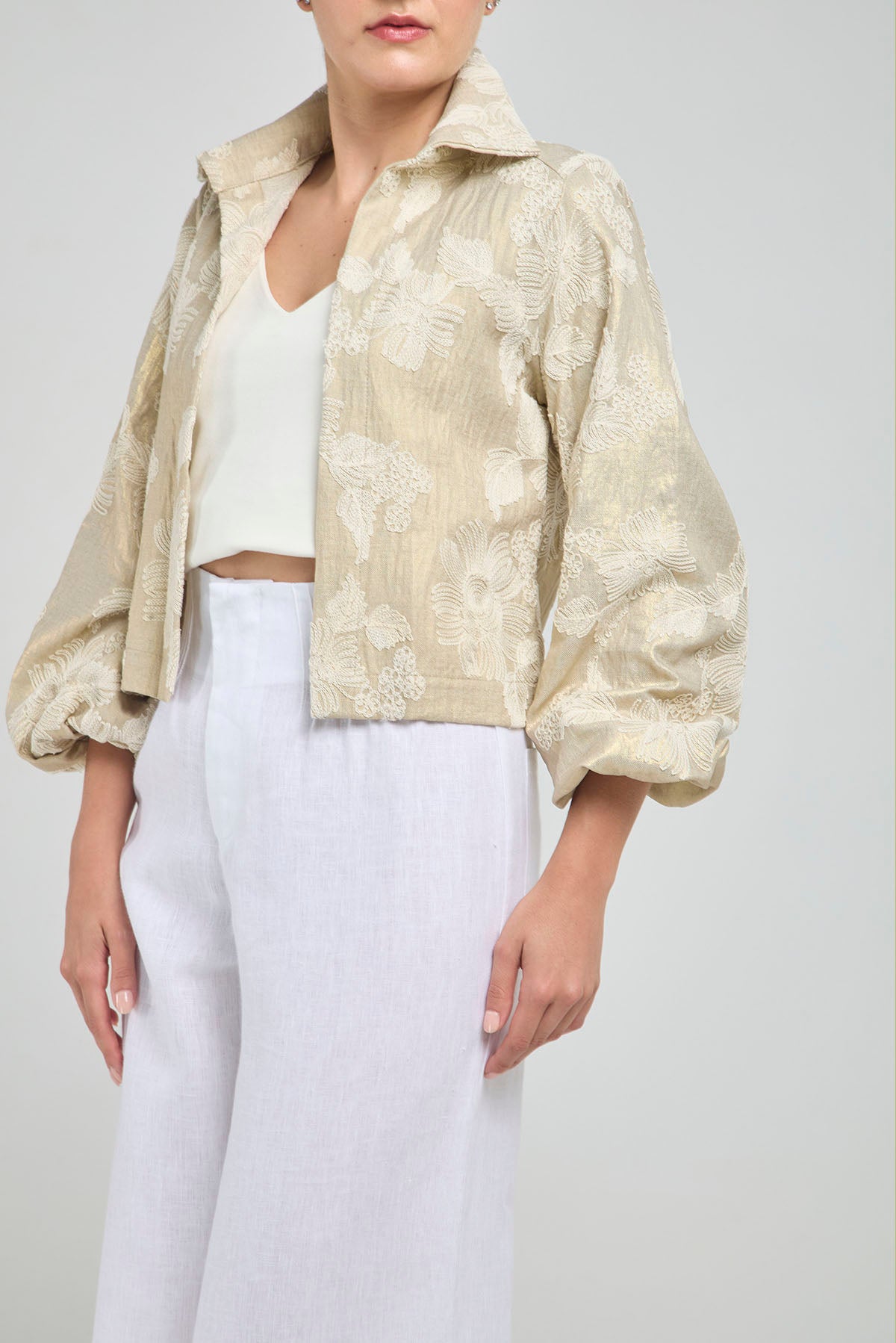 CHAQUETA EN LINO DORADO BORDADA