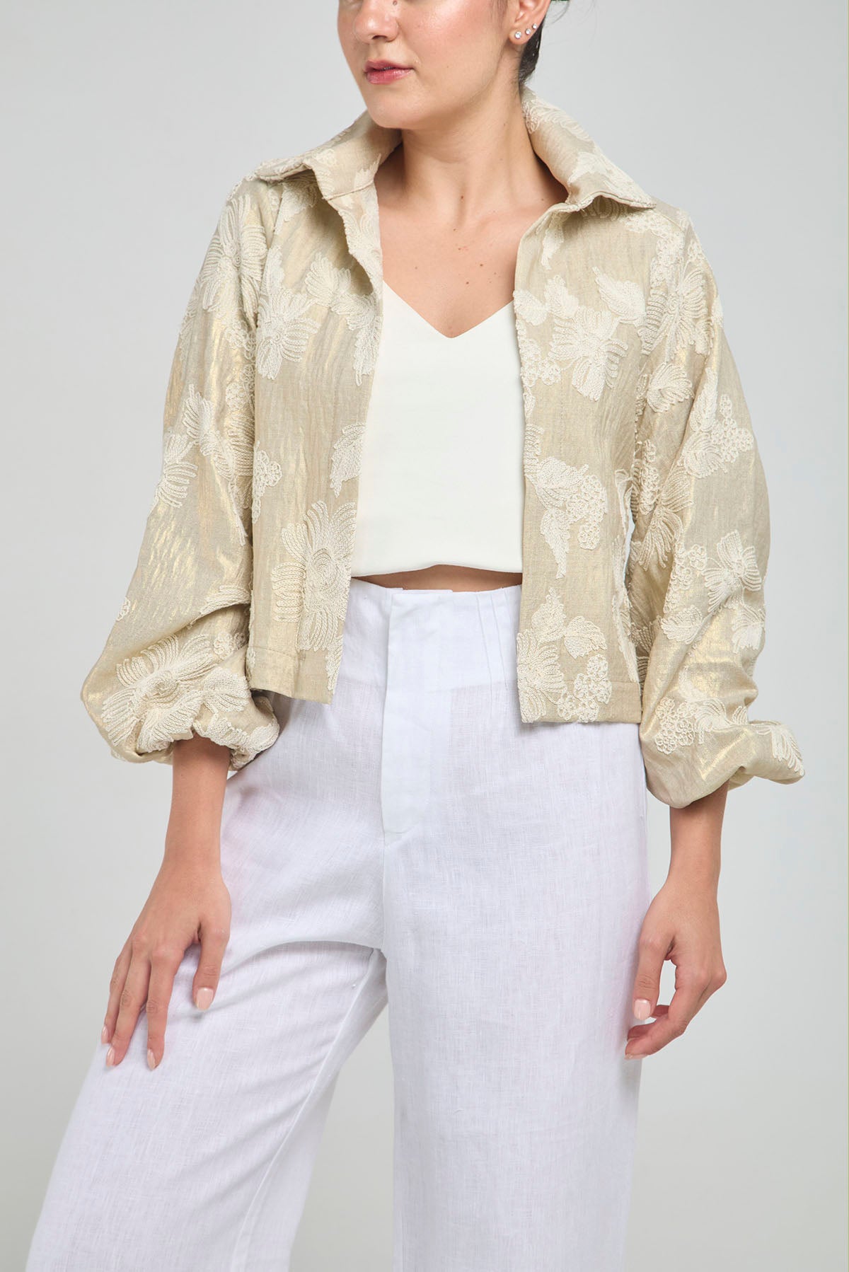 CHAQUETA EN LINO DORADO BORDADA
