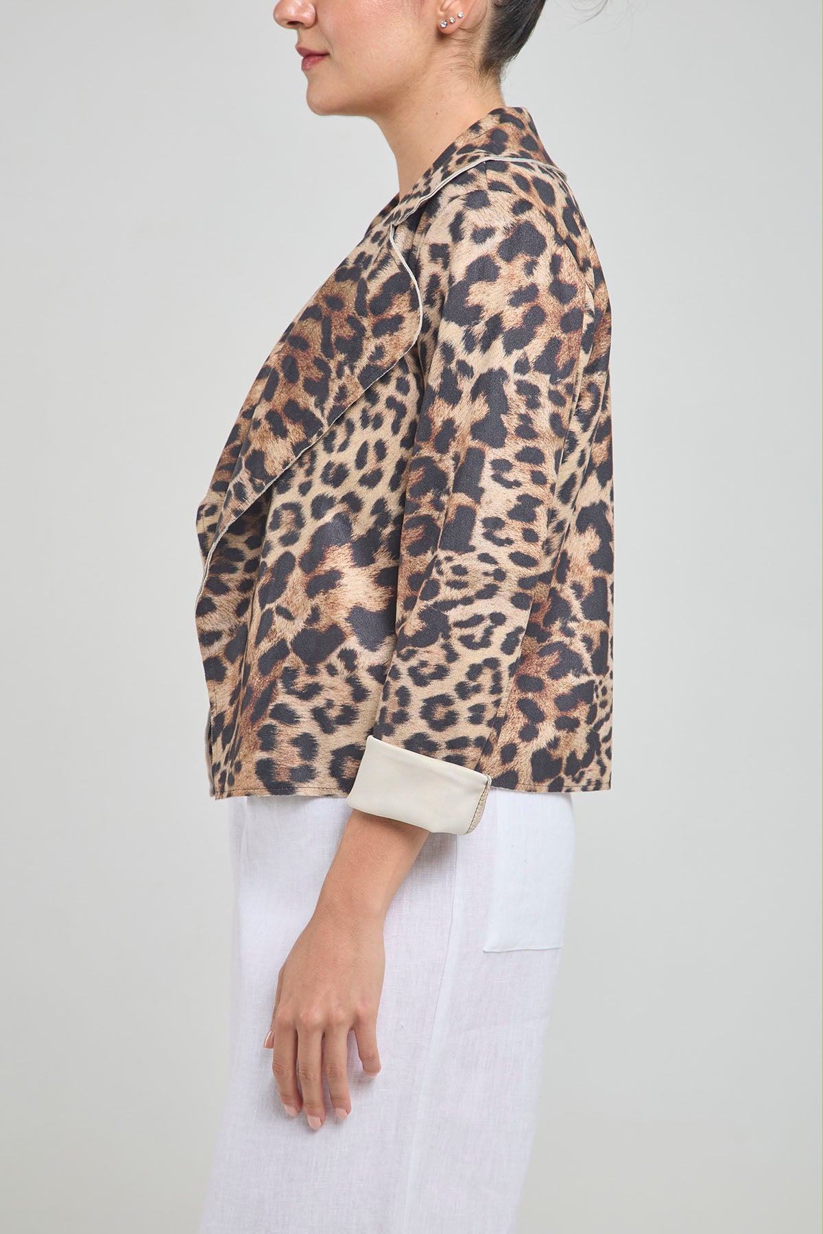 CHAQUETA TIPO BLAZER ANIMAL PRINT MANGA LARGA CUELLO SOLAPA