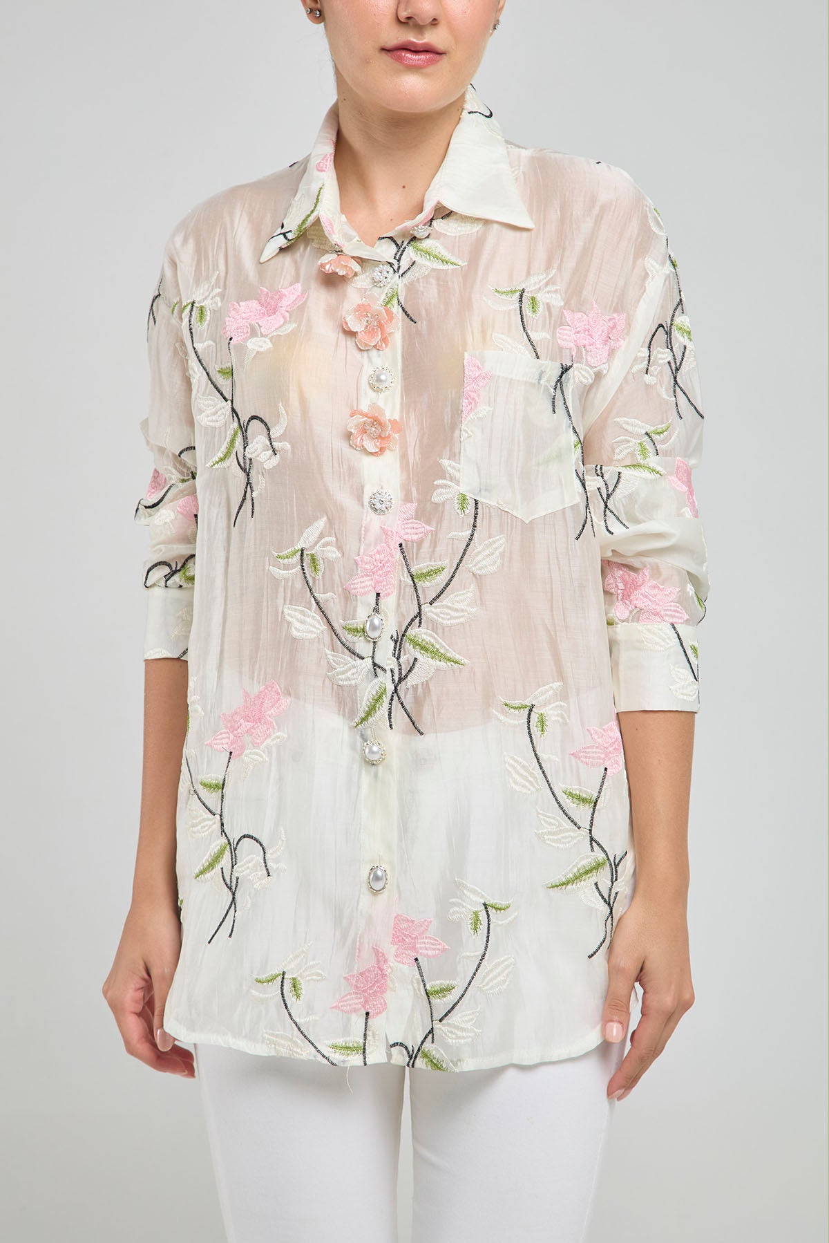 CAMISA VELO BORDADO PRENDEDOR FLOR PASTA