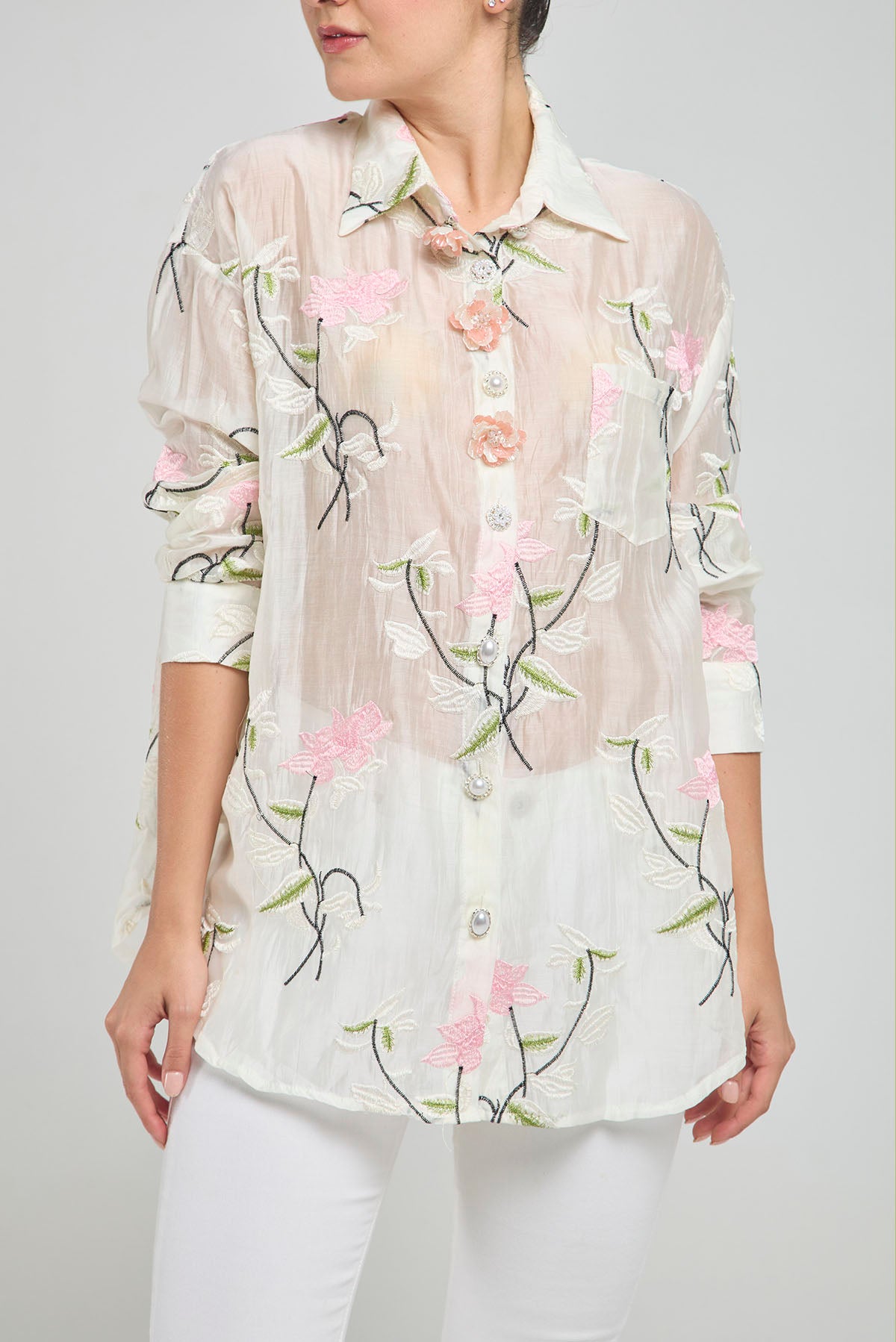 CAMISA VELO BORDADO PRENDEDOR FLOR PASTA