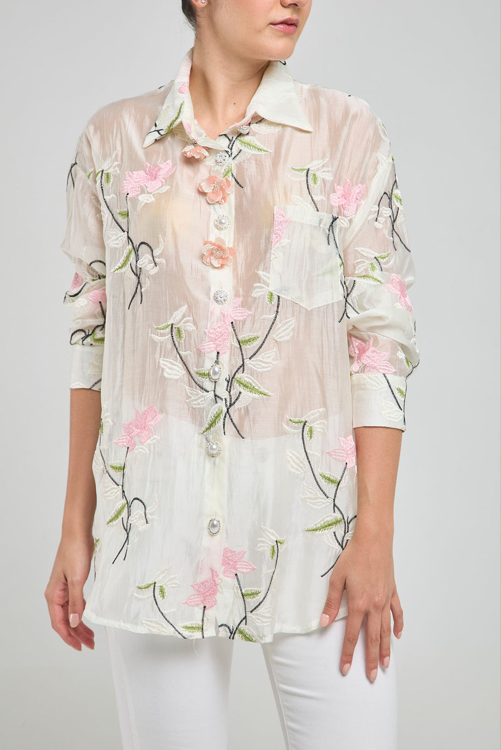 CAMISA VELO BORDADO PRENDEDOR FLOR PASTA