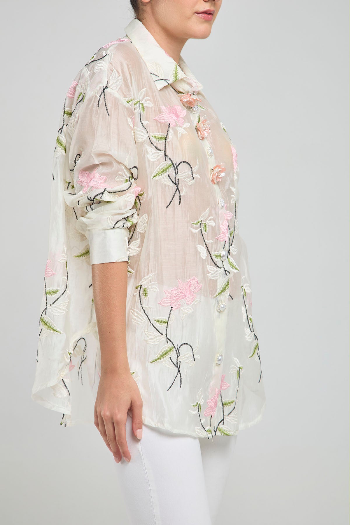 CAMISA VELO BORDADO PRENDEDOR FLOR PASTA
