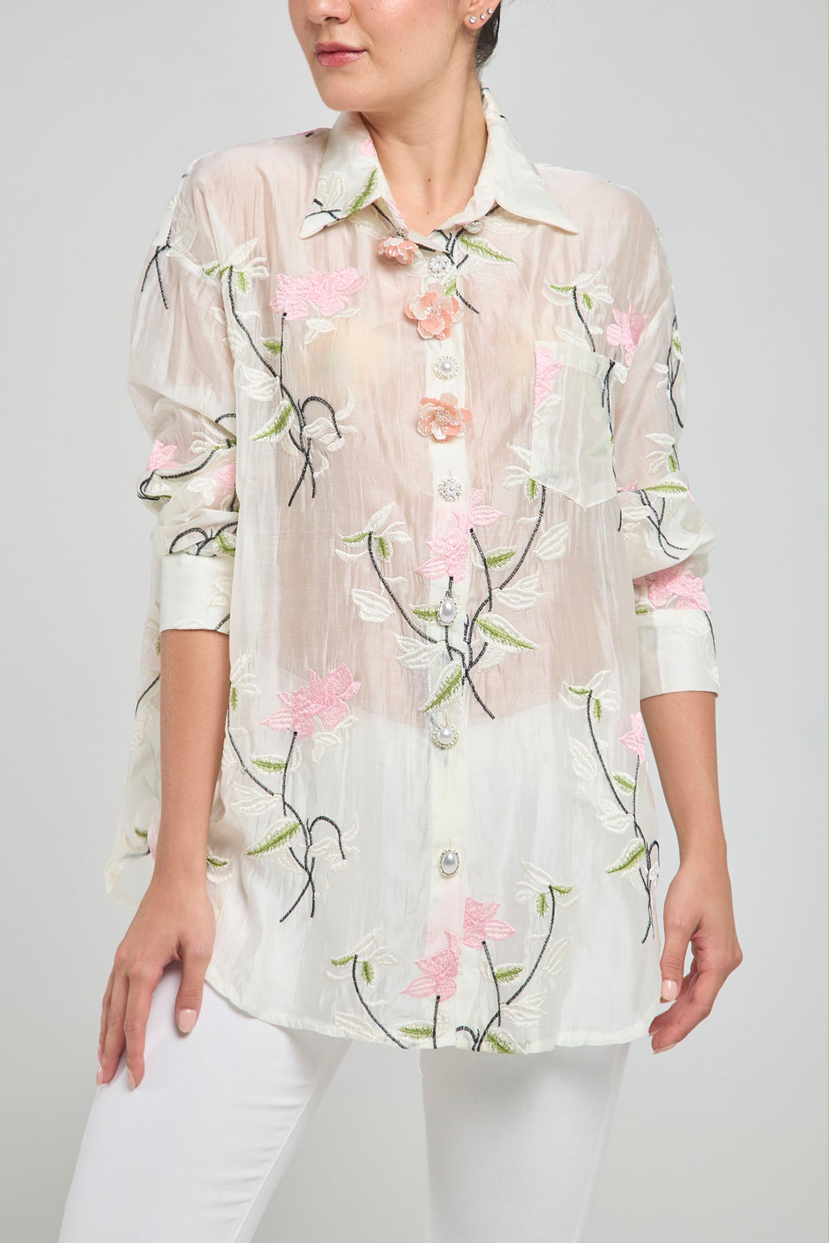 CAMISA VELO BORDADO PRENDEDOR FLOR PASTA