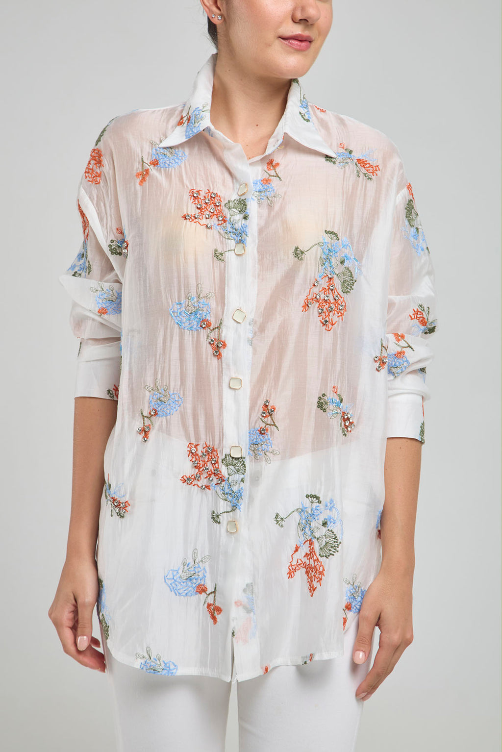 CAMISA VELO FLORES BORDADAS CANUTILLOS  BOTON METALICO