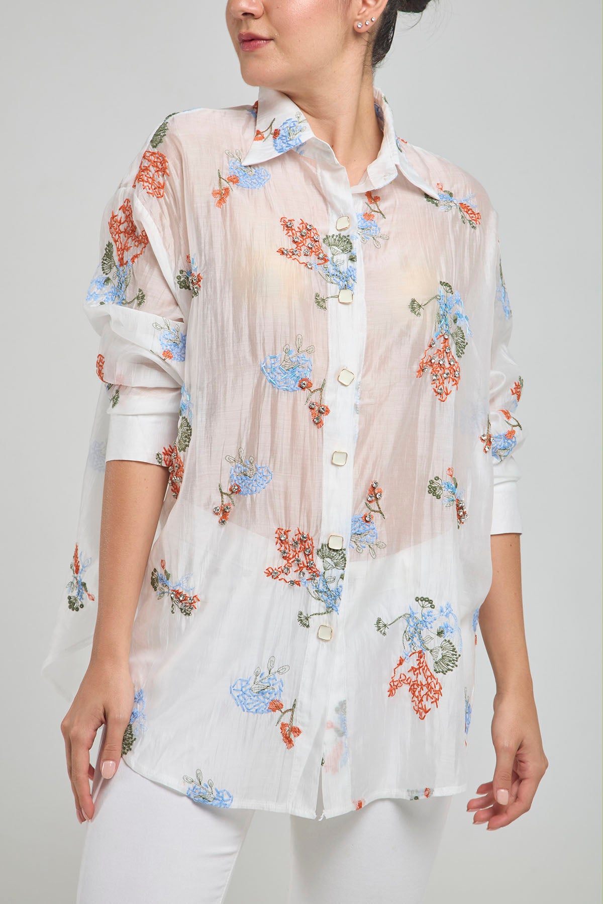 CAMISA VELO FLORES BORDADAS CANUTILLOS  BOTON METALICO