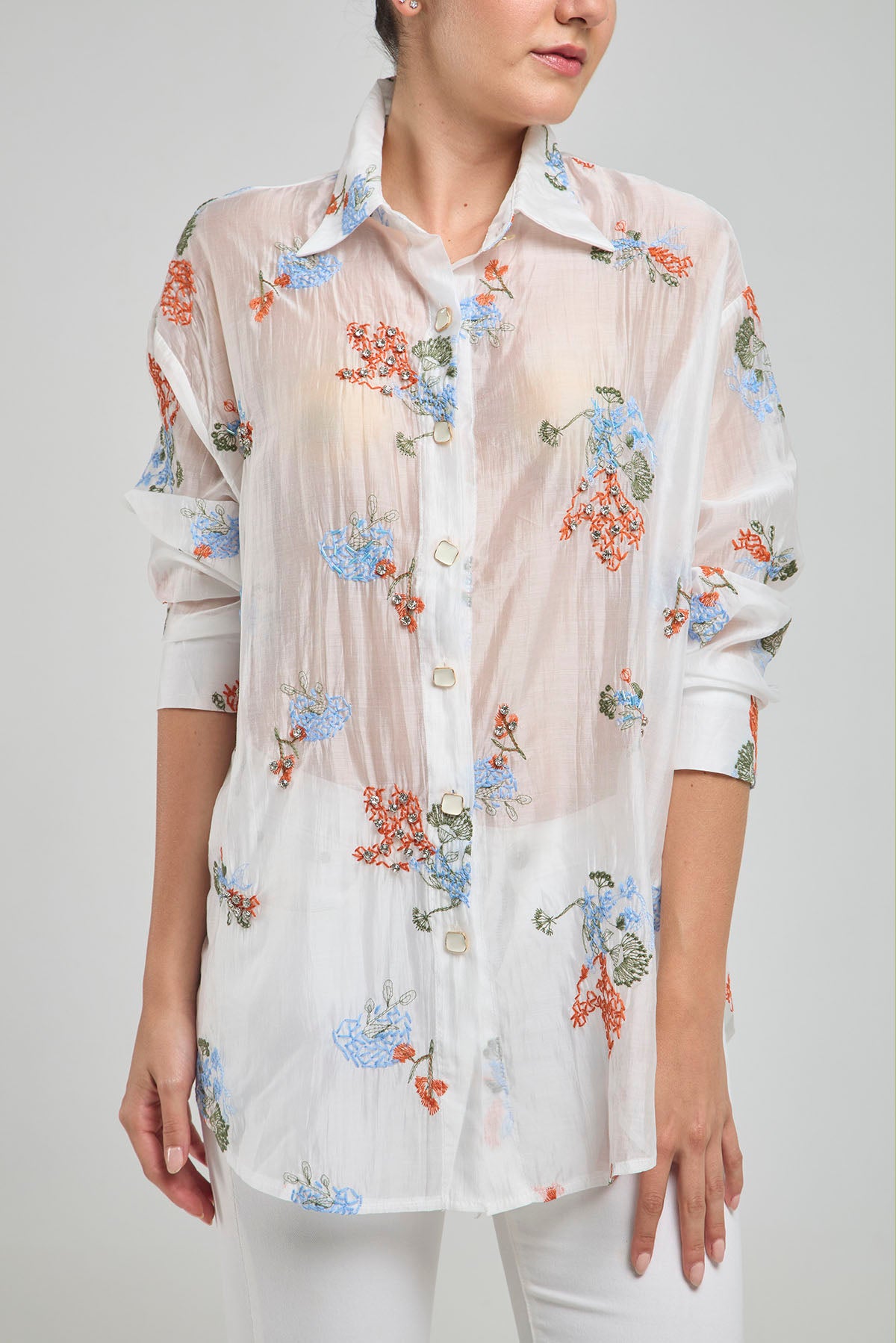 CAMISA VELO FLORES BORDADAS CANUTILLOS  BOTON METALICO
