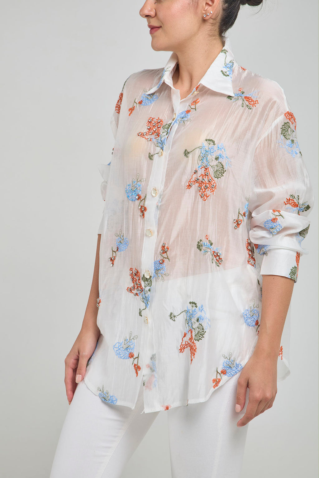 CAMISA VELO FLORES BORDADAS CANUTILLOS  BOTON METALICO