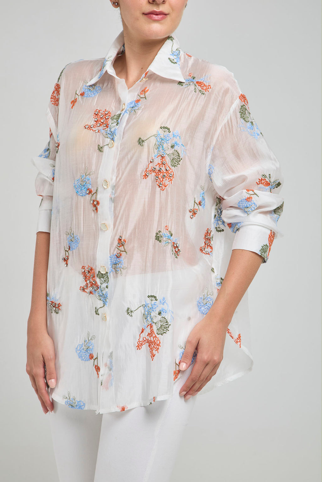 CAMISA VELO FLORES BORDADAS CANUTILLOS  BOTON METALICO