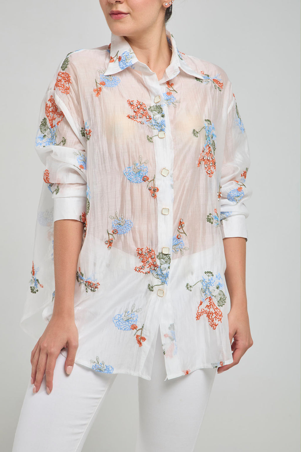 CAMISA VELO FLORES BORDADAS CANUTILLOS  BOTON METALICO