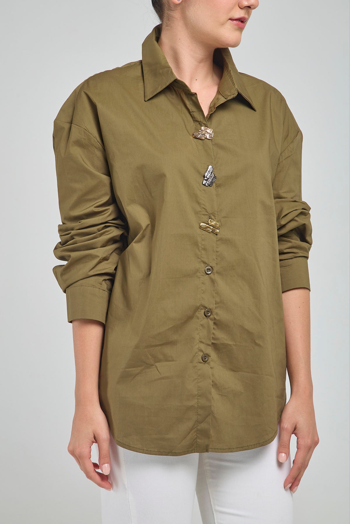 CAMISA BASICA 3 BOTON FIGURA METAL CUELLO CAMISERO MANGA LARGA