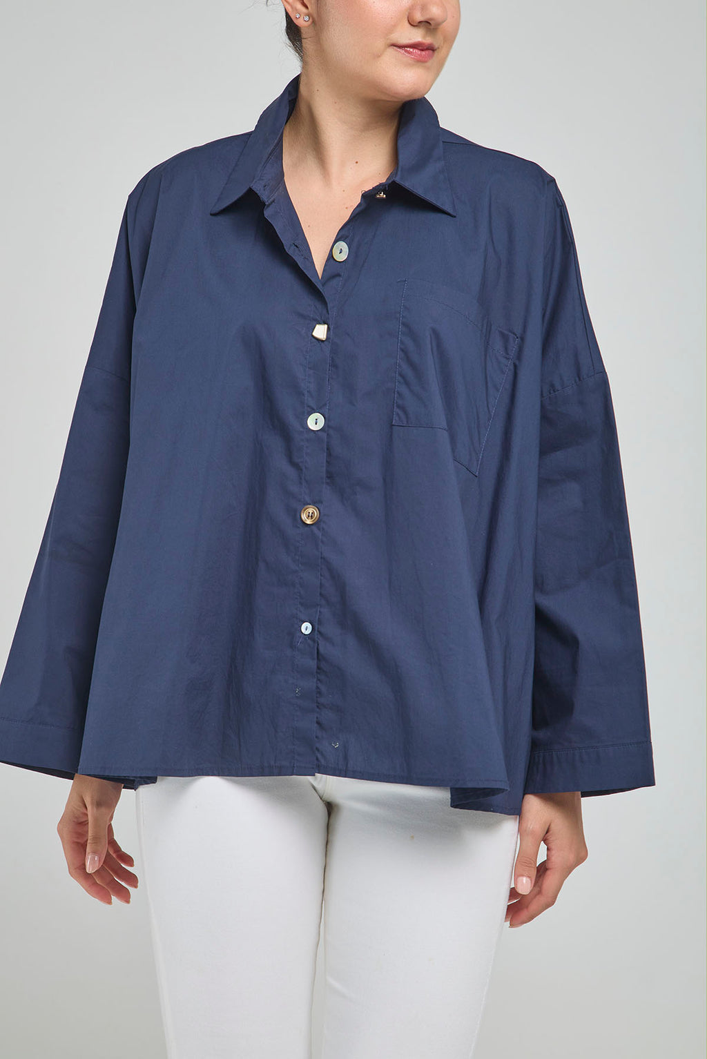 CAMISA SUPER ANCHA BOTONES VARIOS BOLSILLO