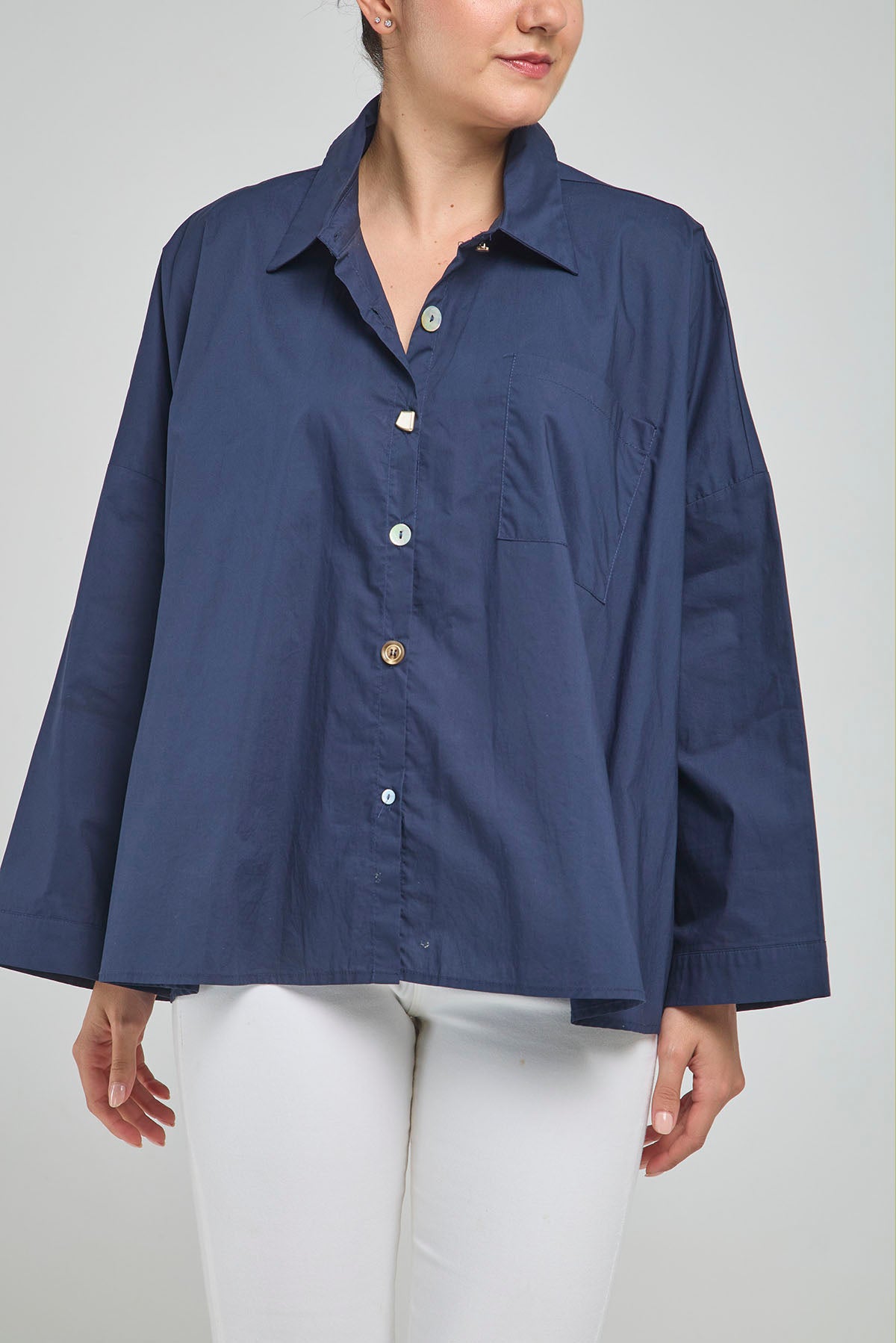 CAMISA SUPER ANCHA BOTONES VARIOS BOLSILLO