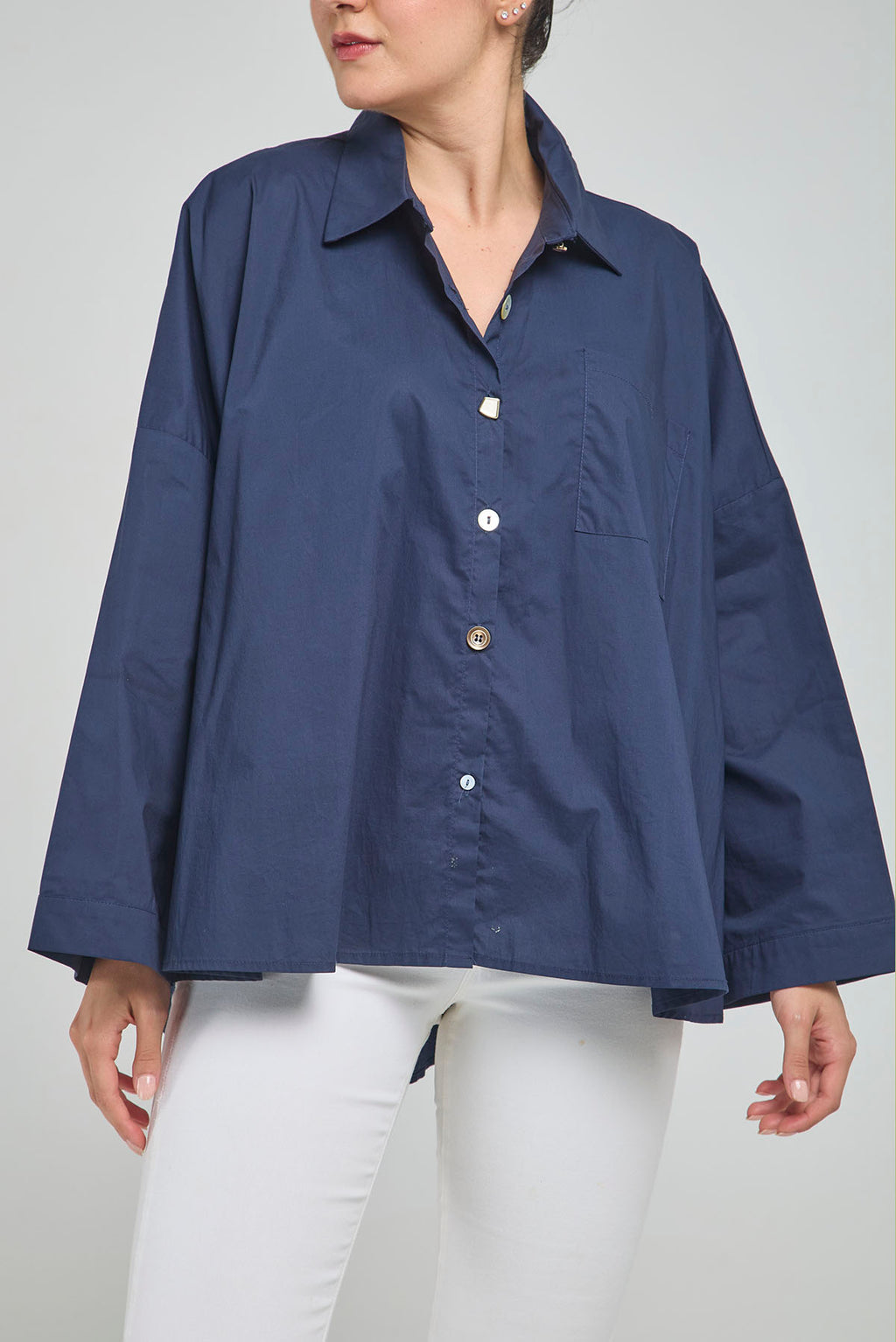 CAMISA SUPER ANCHA BOTONES VARIOS BOLSILLO