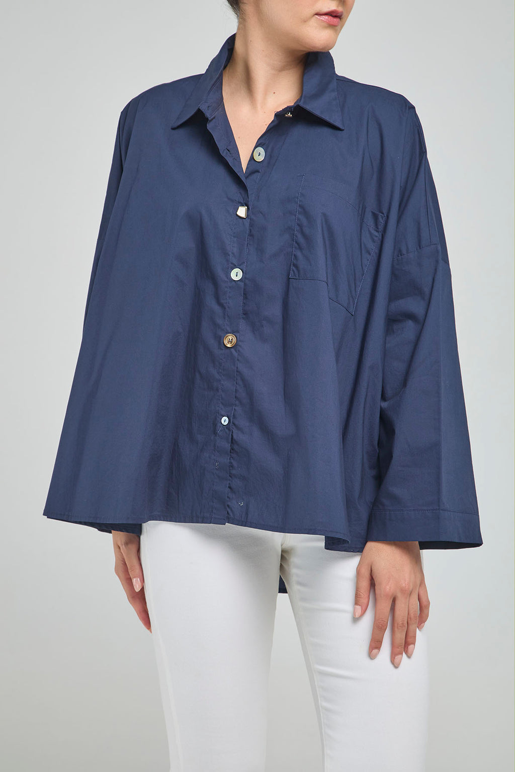 CAMISA SUPER ANCHA BOTONES VARIOS BOLSILLO