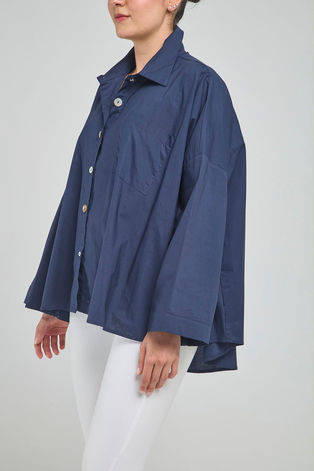 CAMISA SUPER ANCHA BOTONES VARIOS BOLSILLO