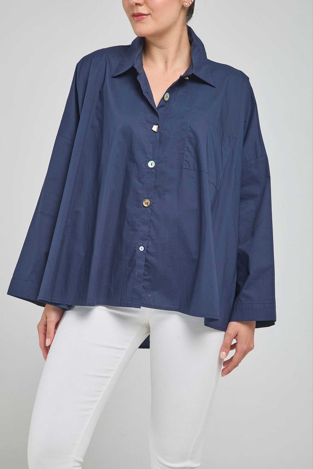 CAMISA SUPER ANCHA BOTONES VARIOS BOLSILLO