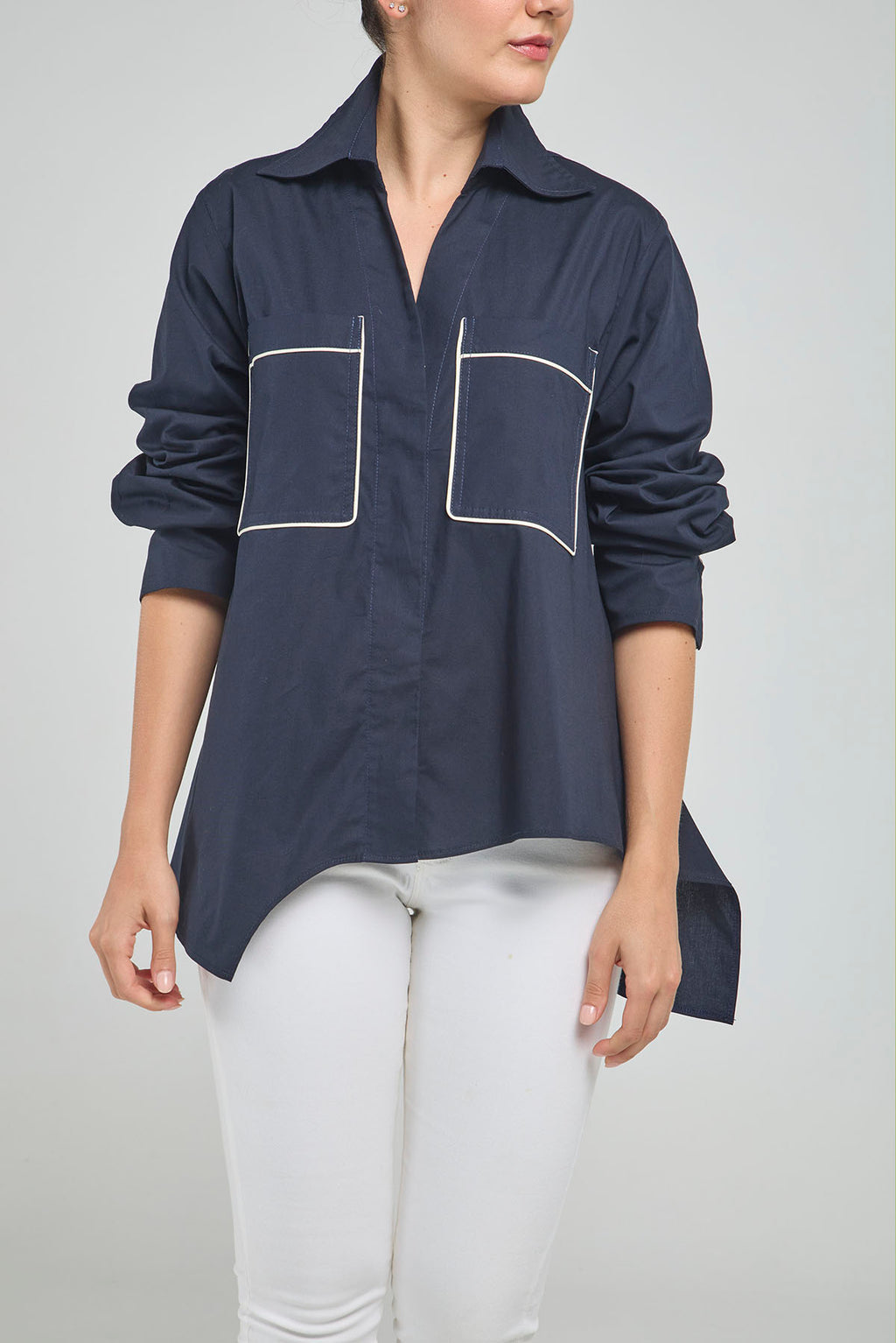 BLUSA BOLSILLO SESGO CUELLO CAMISERO MANGA LARGA DOBLE PERILLA