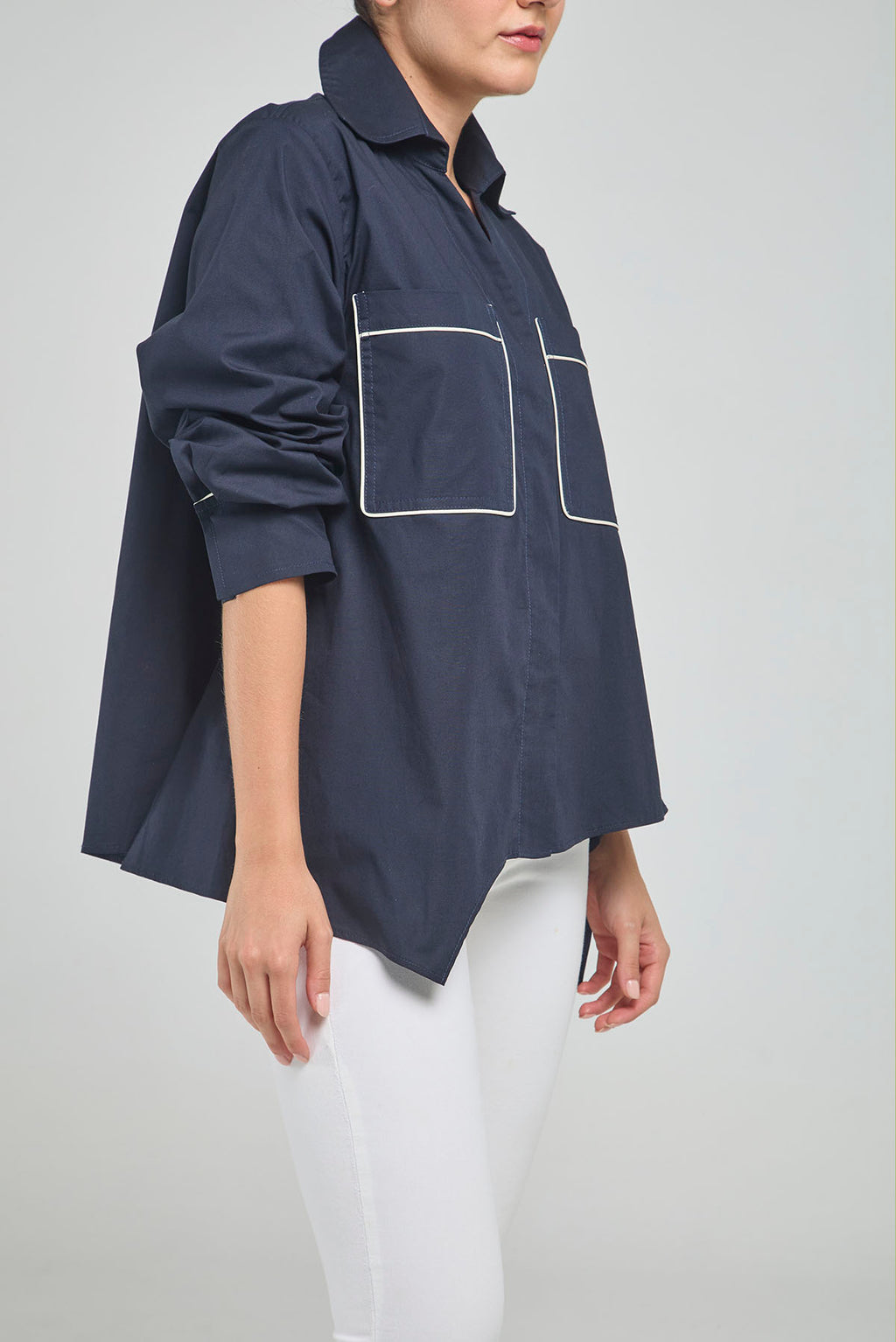 BLUSA BOLSILLO SESGO CUELLO CAMISERO MANGA LARGA DOBLE PERILLA