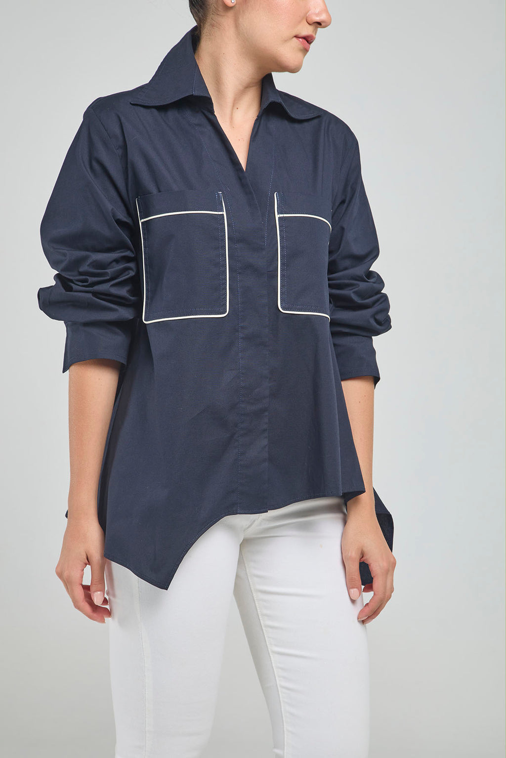 BLUSA BOLSILLO SESGO CUELLO CAMISERO MANGA LARGA DOBLE PERILLA
