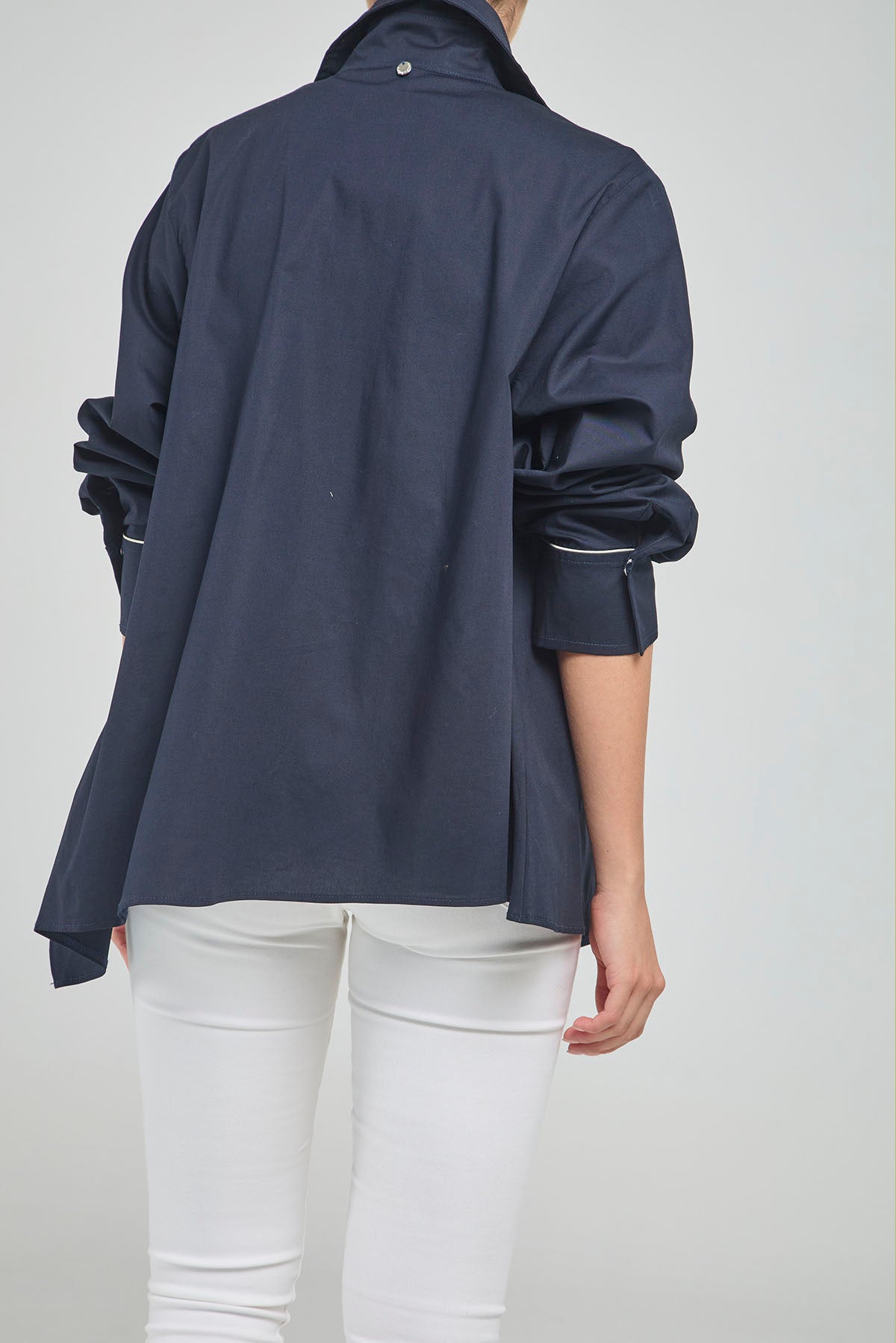 BLUSA BOLSILLO SESGO CUELLO CAMISERO MANGA LARGA DOBLE PERILLA