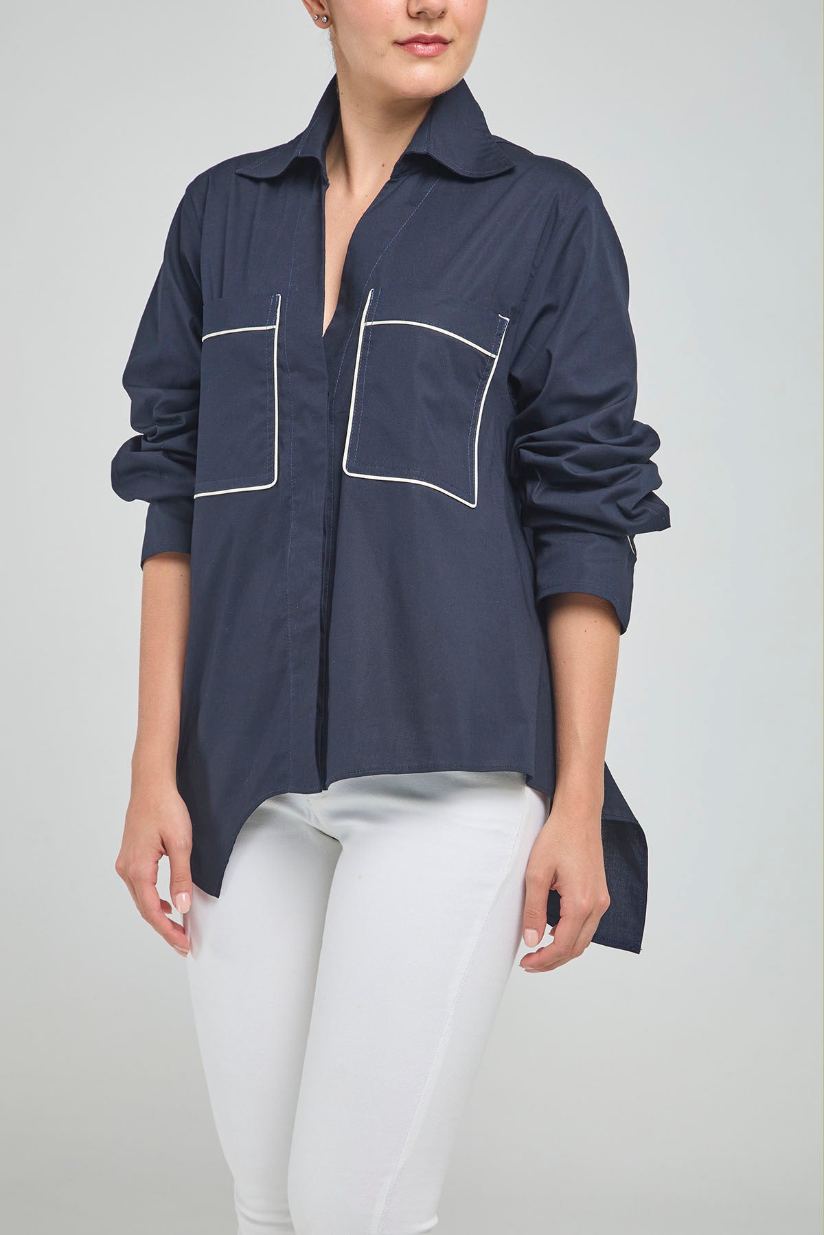 BLUSA BOLSILLO SESGO CUELLO CAMISERO MANGA LARGA DOBLE PERILLA
