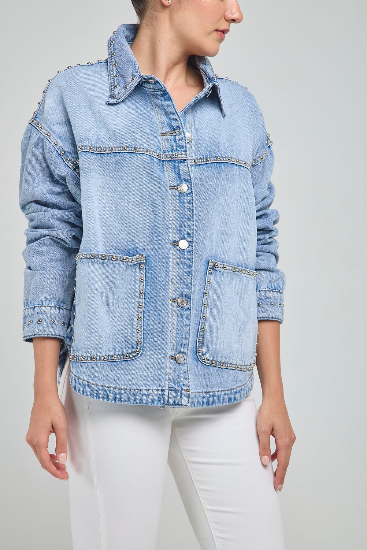 CHAQUETA JEANS BOLSILLOS TACHES CUELLO CAMISERO MANGA LARGA