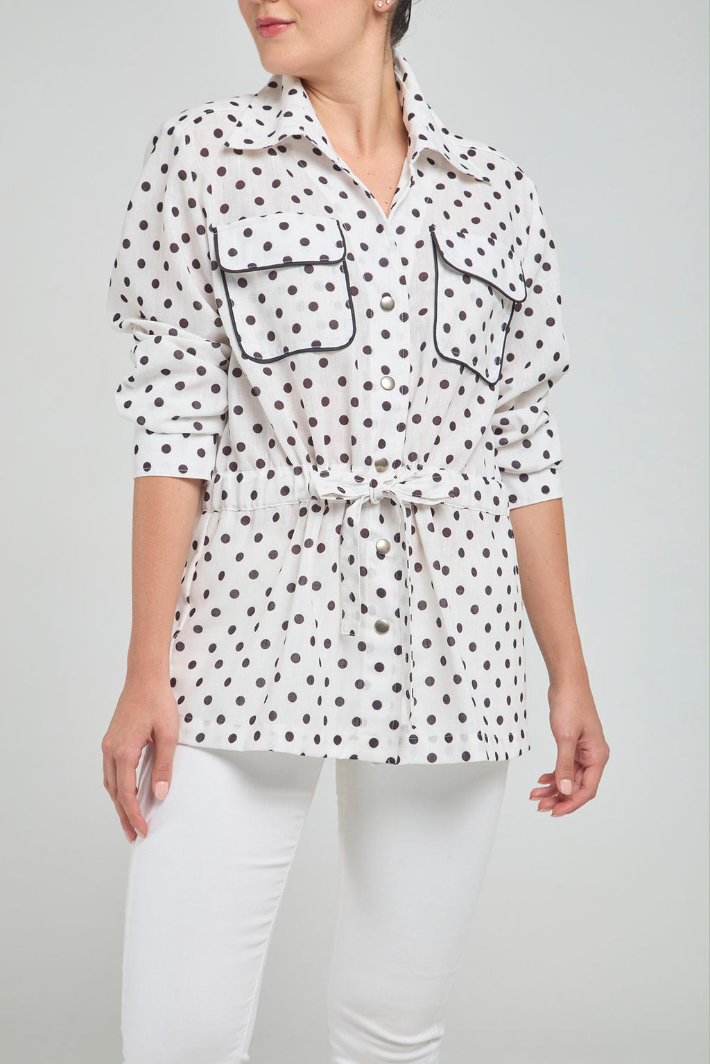 CHAQUETA TIPO SAFARI ESTAMPADA AJUSTABLE EN CINTURA