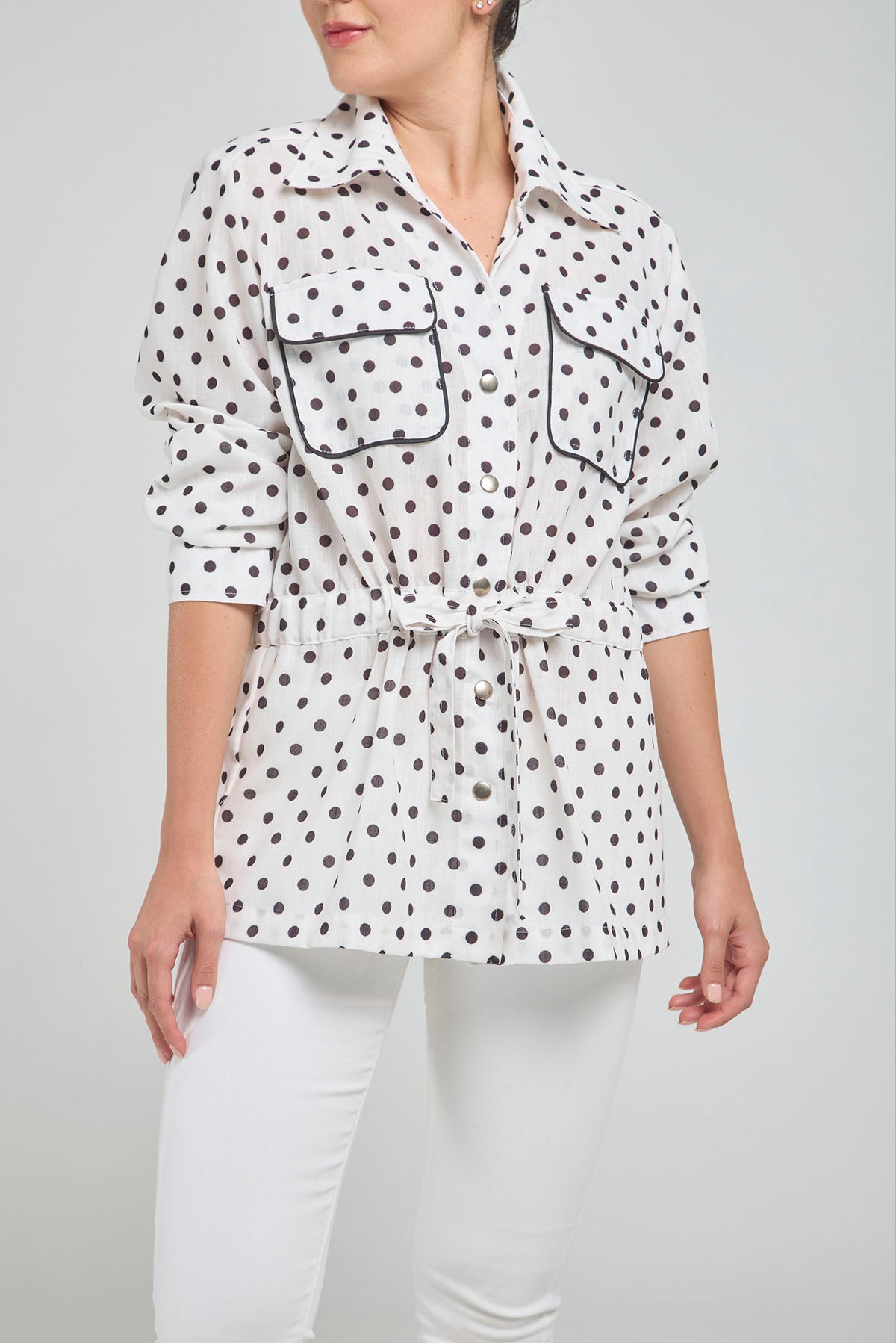 CHAQUETA TIPO SAFARI ESTAMPADA AJUSTABLE EN CINTURA