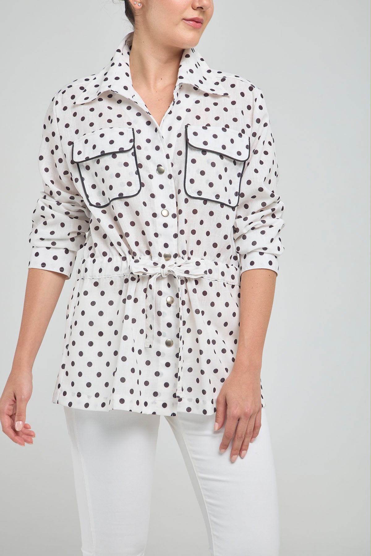 CHAQUETA TIPO SAFARI ESTAMPADA AJUSTABLE EN CINTURA