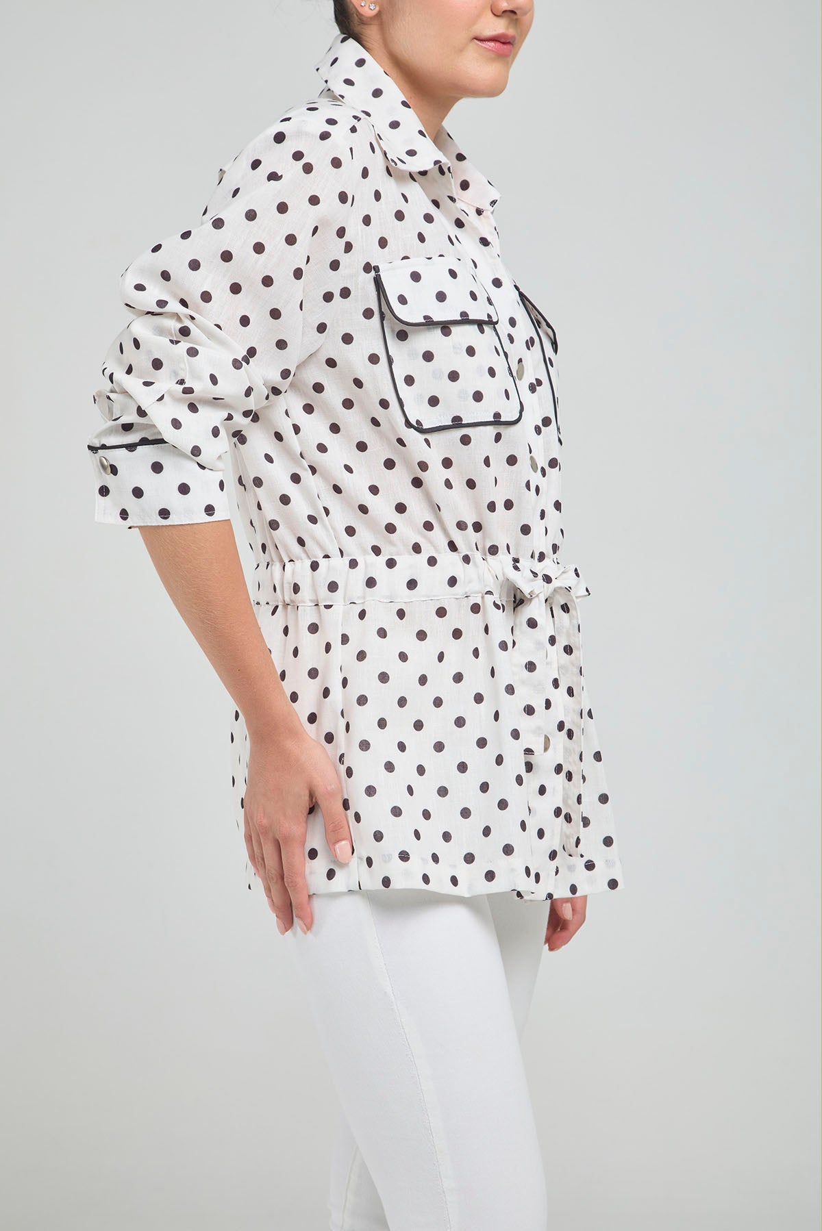 CHAQUETA TIPO SAFARI ESTAMPADA AJUSTABLE EN CINTURA