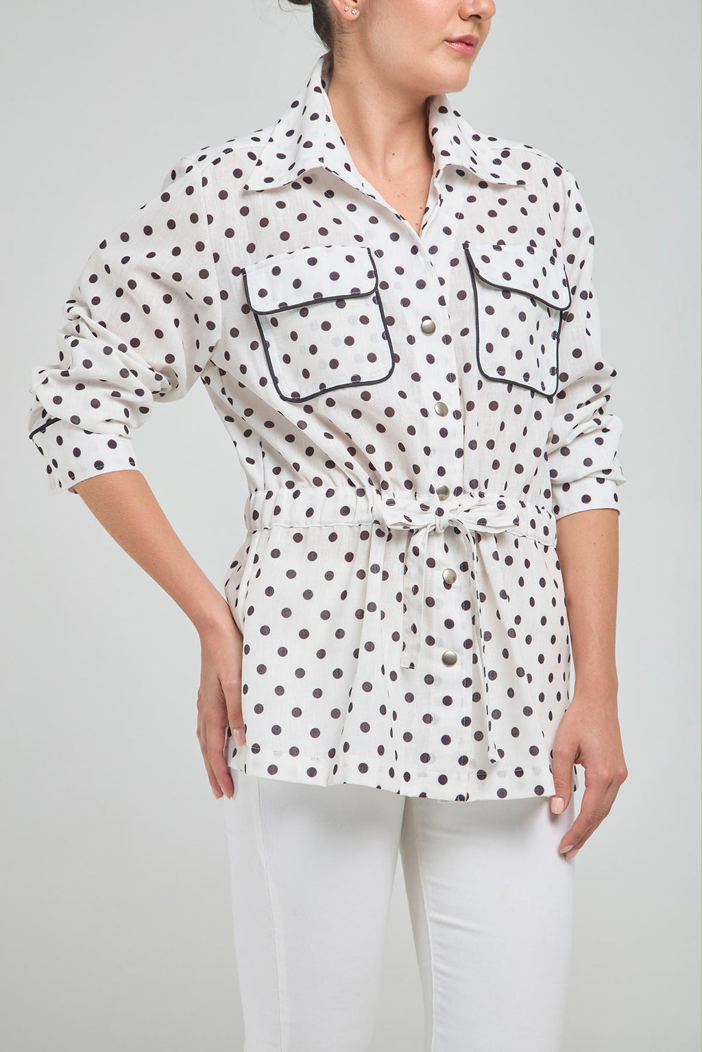 CHAQUETA TIPO SAFARI ESTAMPADA AJUSTABLE EN CINTURA