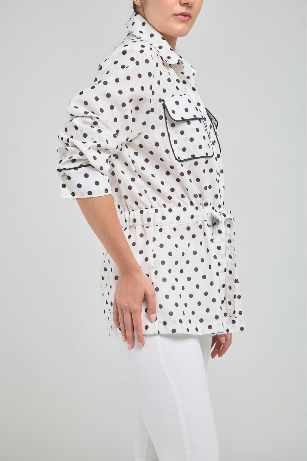 CHAQUETA TIPO SAFARI ESTAMPADA AJUSTABLE EN CINTURA