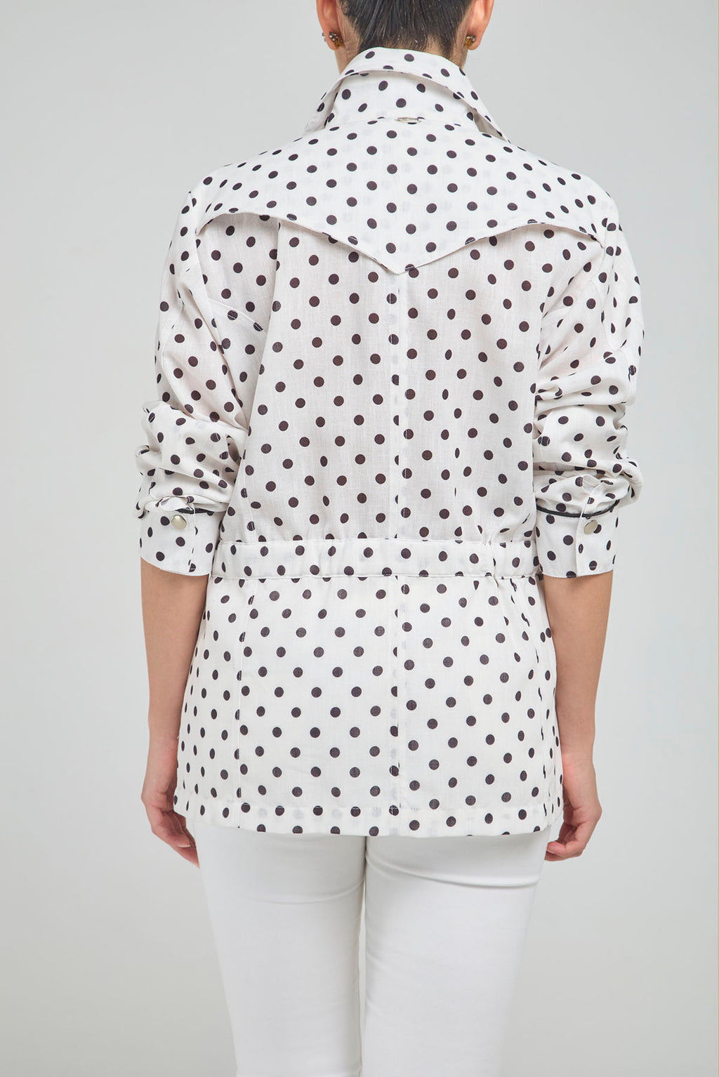 CHAQUETA TIPO SAFARI ESTAMPADA AJUSTABLE EN CINTURA