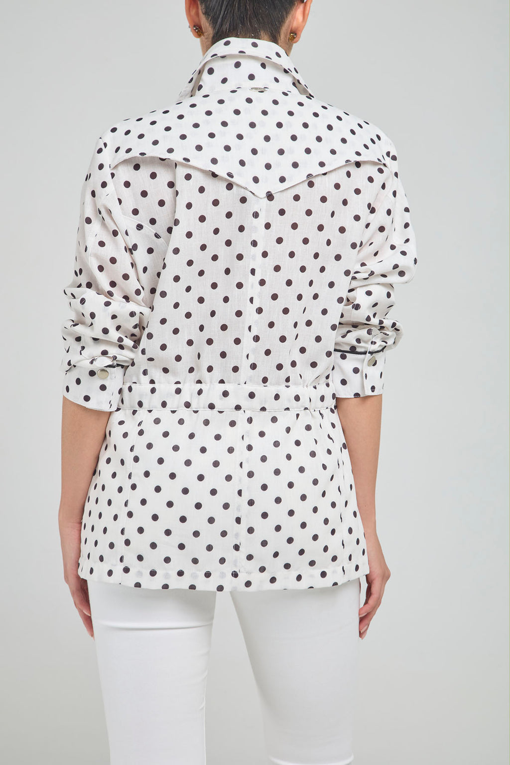 CHAQUETA TIPO SAFARI ESTAMPADA AJUSTABLE EN CINTURA